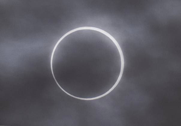 Bilder des Jahres 2023, News 10 Oktober News Themen der Woche KW41 News Bilder des Tages The 2023 annular eclipse peeks through the clouds overWinnemucca, Nevada on October 14, 2023. Heavy cloud cover limited the visibility of the eveny.  SXP2023101402 TERRYxSCHMITT