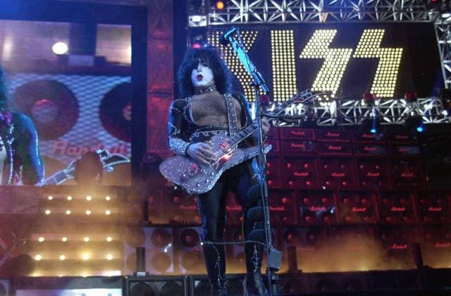 at the Anaheim Pond, 03-18-00, on the Farewell Tour. Paul Stanley of KISS at the Anaheim Pond, 03-18-00, on the Farewell Tour. Anaheim Calif EDITORIAL USE ONLY Copyright: xx s_bukleyx icphotos276552
