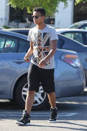 EXCLUSIVE Jermaine Jackson and sons, Jermajesty and Jaafar Jackson, seen picking up some groceries in California 100369, EXCLUSIVE LOS ANGELES, CALIFORNIA - Sunday July 7, 2013. Jermaine Jackson and sons, Jermajesty and Jaafar Jackson, seen picking up some groceries in California. , Credit:BORISIO, PacificCoastNews.com Avalon USA, Los Angeles  Copyright: xBORISIO,xPacificCoastNews.comx xAvalonx 0518936508