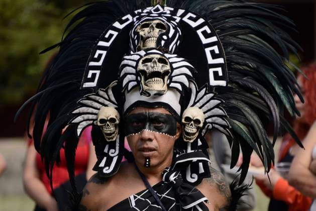October 14, 2023, Mexico City, Mexico: An Indigenous man with plume with feathers headdress during the Annular Solar Eclipse celebration at the National Autonomous University of Mexico (UNAM). Mexico City Mexico - ZUMAe321 20231014_zia_e321_027 Copyright: xCarlosxTischlerx