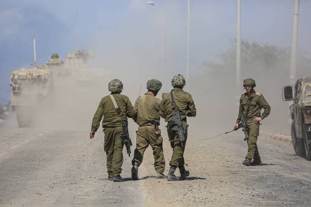 Israel s military activity on the Gaza border SDEROT, ISRAEL - OCTOBER 15: Israel continues to deploy soldiers, tanks and armored vehicles near the Gaza border in Sderot, Israel on October 15, 2023. PHOTO BY SAEED QAQ Copyright: xSAEEDxQAQx 513A2550