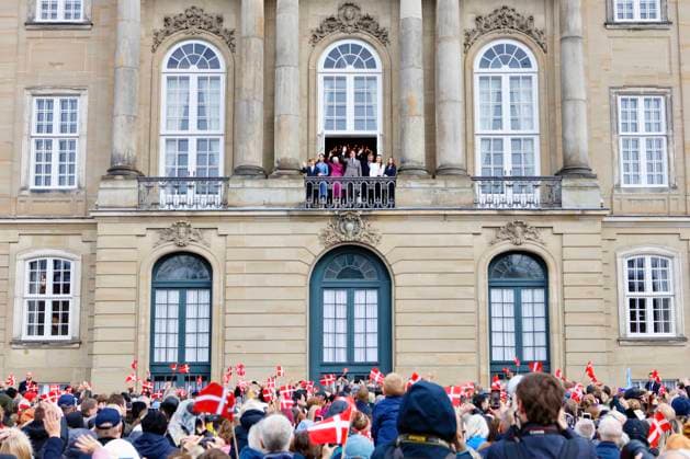15-10-2023 Denmark Prince Christian on his 18th birthday on the balcony of Frederik VIII™s Palace together with his family and The Queen. Prince Frederik and Princess Mary and Prince Christian, Princess Isabella, Prince Vincent, Princess Josephine and Queen Margrethe Â  Copyright: xPPEx