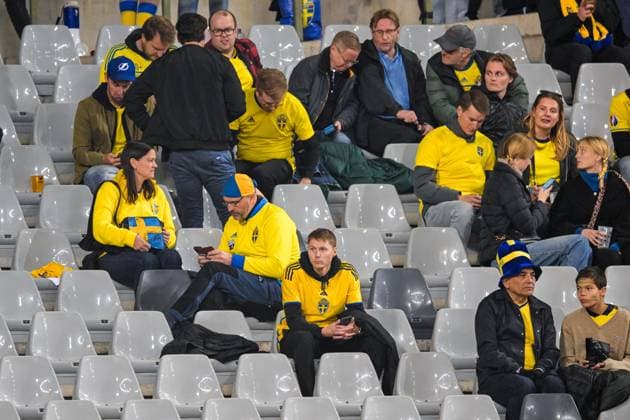 BRUSSELS - Swedish fans after the European Championship qualifier Belgium - Sweden. The football match was stopped at halftime due to the shooting earlier in the day in the center of Brussels that left two Swedish people dead. ANP netherlands out - belgium out  Copyright: xx x481296021x originalFilename: 481296021.jpg