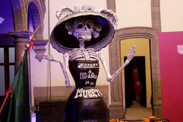 Catrinas procession and Day of the Dead parade announced in Mexico City October 16, 2023, Mexico City, Mexico: People characterized as death, catrinas and catrines during the announcement of the Day of the Dead activities at the press conference at the Mexico City Museum in Mexico City. on October 16, 2023 in Mexico City, Mexico (Photo by Luis Barron Eyepix Group). Copyright: xLuisxBarronx xEyepixxGroupx LB_20231016_MUERTOS2