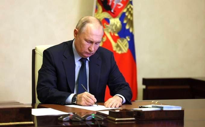 October 16, 2023, Novo-Ogaryovo, Moscow Oblast, Russia: Russian President Vladimir Putin takes part in a video conference ceremony marking the opening of new road construction in various regions from the Novo-Ogaryovo presidential state residence, October 16, 2023 outside Moscow, Russia. Novo-Ogaryovo Russia - ZUMAp138 20231016_zaa_p138_011 Copyright: xGavriilxGrigorov KremlinxPoolx