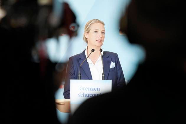 News Bilder des Tages AfD-Bundestagsfraktion, Alice Weidel Fraktionssitzung AfD-Bundestagsfraktion, Pressestatement, Vorsitzende der AfD-Bundestagsfraktion, Bundessprecher, Alice Weidel, Tino Chrupalla Berlin Berlin GER *** AfD parliamentary group, Alice Weidel parliamentary group meeting AfD parliamentary group, press statement, chairwoman of the AfD parliamentary group, federal spokesman, Alice Weidel, Tino Chrupalla Berlin Berlin GER