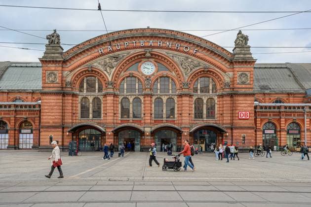 DEU, Deutschland, Bremen, 03.10.2023: Hauptbahnhof, Aussenansicht, Architekt Hubert Stier, errichtet im Stil der Neorenaissance. *** DEU, Germany, Bremen, 03 10 2023 main station, exterior view, architect Hubert Stier, built in neo-Renaissance style