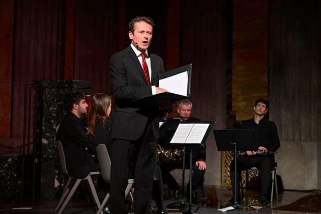 Roman Knizka at the literary chamber music evening with the piece In this country ¦ Germany 1923 The crisis year with Roman KniÅ¾ka and the wind quintet Opus 45 at the Kulturforum Synagoge Görlitz Görlitz, 17 10 2023 Foto:xM.xWehnertx xFuturexImagex knizka_3007