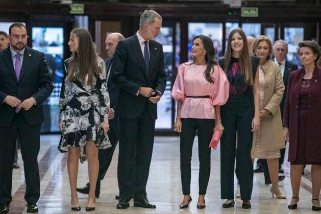 The King and Queen of Spain, the Princess of Asturias and Infanta Sofia preside over the 31st Princess of Asturias Awards Concert (L-R) The President of Asturias, Adrian Barbon, Princess Leonor, King Felipe VI, Queen Letizia and Infanta Sofia on their arrival at the XXXI Princess of Asturias Concert, at the Oviedo Auditorium, on October 19, 2023, in Oviedo, Asturias, Spain. Today marks the beginning of the events for the 2023 Princess of Asturias Awards, to be held tomorrow, October 20. The King and Queen, the Princess and the Infanta will preside over the XXXI Princess of Asturias Awards Concert after receiving in audience this morning the recipients of the 2023 Asturias Medals, the winners of the 2022 End of Degree Awards of the Universi Copyright: xEuropaxPress ABACAx 872467_037 EuropaxPress ABACAx 872467_037