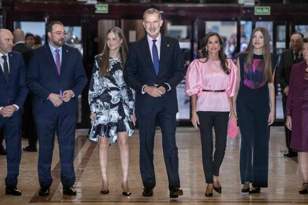 The King and Queen of Spain, the Princess of Asturias and Infanta Sofia preside over the 31st Princess of Asturias Awards Concert (L-R) The President of Asturias, Adrian Barbon, Princess Leonor, King Felipe VI, Queen Letizia and Infanta Sofia on their arrival at the XXXI Princess of Asturias Concert, at the Oviedo Auditorium, on October 19, 2023, in Oviedo, Asturias, Spain. Today marks the beginning of the events for the 2023 Princess of Asturias Awards, to be held tomorrow, October 20. The King and Queen, the Princess and the Infanta will preside over the XXXI Princess of Asturias Awards Concert after receiving in audience this morning the recipients of the 2023 Asturias Medals, the winners of the 2022 End of Degree Awards of the Universi Copyright: xEuropaxPress ABACAx 872467_039 EuropaxPress ABACAx 872467_039