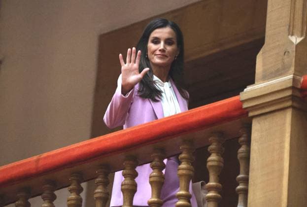 Royals Meets Princess of Asturias Awards Winners - Oviedo Queen Letizia on her arrival at the reception offered to the recipients of the Princess of Asturias Awards 2023, on October 20, 2023, in Oviedo (Spain). Photo by Raul Terrel Europa Press ABACAPRESS.COM Oviedo Spain  Copyright: xEuropaxPress ABACAx 872545_002 EuropaxPress ABACAx 872545_002