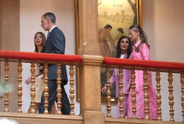 Royals Meets Princess of Asturias Awards Winners - Oviedo (L-R) Infanta Sofia, King Felipe, Queen Letizia and Princess Leonor at the audiences held during the reception offered to the recipients of the Princess of Asturias Awards 2023, on October 20, 2023, in Oviedo (Spain). Photo by Raul Terrel Europa Press ABACAPRESS.COM Oviedo Spain  Copyright: xEuropaxPress ABACAx 872545_004 EuropaxPress ABACAx 872545_004