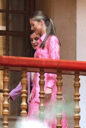 Royals Meets Princess of Asturias Awards Winners - Oviedo (L-R) Queen Letizia and Princess Leonor at the audiences held during the reception offered to the recipients of the 2023 Princess of Asturias Awards on October 20, 2023, in Oviedo (Spain). Photo by Raul Terrel Europa Press ABACAPRESS.COM Oviedo Spain  Copyright: xEuropaxPress ABACAx 872545_006 EuropaxPress ABACAx 872545_006