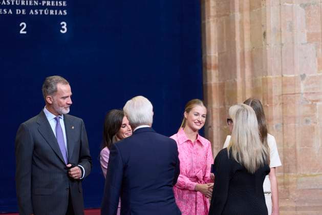 20-10-2023 Medals Princess Leonor and Queen Letizia and King Felipe and Princess Sofia and US actress Meryl Streep during the Princess Asturias awards at the Campoamor theatre in Oviedo No Spain Â  Copyright: xPPEx