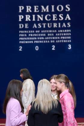20-10-2023 Medals Princess Leonor and Queen Letizia and Princess Sofia and US actress Meryl Streep during the Princess Asturias awards at the Campoamor theatre in Oviedo No Spain Â  Copyright: xPPEx