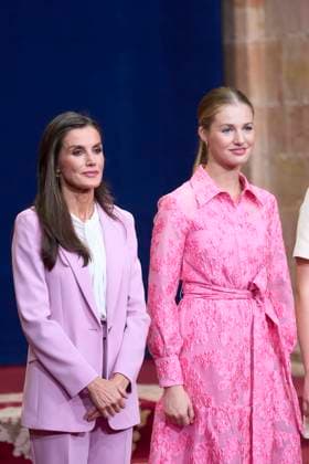 20-10-2023 Medals Princess Leonor and Queen Letizia and King Felipe and Princess Sofia and US actress Meryl Streep and Haruki Murakami and Antonio Banderas during the Princess Asturias awards at the Campoamor theatre in Oviedo No Spain Â  Copyright: xPPEx