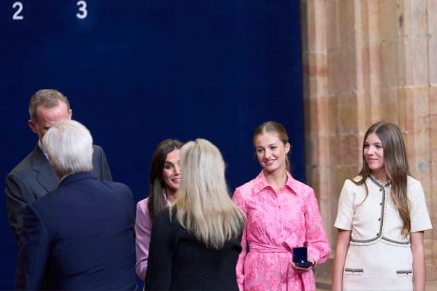 20-10-2023 Medals Princess Leonor and Queen Letizia and King Felipe and Princess Sofia and US actress Meryl Streep during the Princess Asturias awards at the Campoamor theatre in Oviedo No Spain Â  Copyright: xPPEx