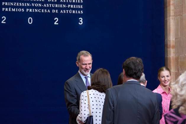 20-10-2023 Medals Princess Leonor and Queen Letizia and King Felipe and Princess Sofia and US actress Meryl Streep and Haruki Murakami and Antonio Banderas during the Princess Asturias awards at the Campoamor theatre in Oviedo No Spain Â  Copyright: xPPEx