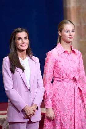 20-10-2023 Medals Princess Leonor and Queen Letizia and King Felipe and Princess Sofia and US actress Meryl Streep and Haruki Murakami and Antonio Banderas during the Princess Asturias awards at the Campoamor theatre in Oviedo No Spain Â  Copyright: xPPEx