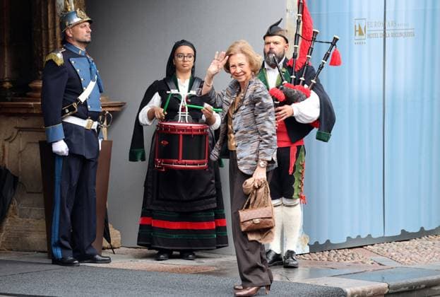 Spanien, Verleihung Prinzessin-von-Asturien-Preis in Oviedo Queen Sofia Arrives At Hotel De La Reconquista - Oviedo Queen Sofia on her arrival at the Hotel de La Reconquista, on October 20, 2023, in Oviedo (Spain). Photo by Raul Terrel Europa Press ABACAPRESS.COM Oviedo Spain  Copyright: xEuropaxPress ABACAx 872566_004 EuropaxPress ABACAx 872566_004