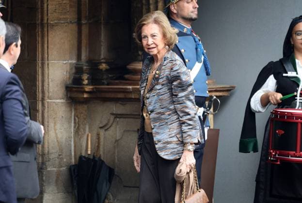 Spanien, Verleihung Prinzessin-von-Asturien-Preis in Oviedo Queen Sofia Arrives At Hotel De La Reconquista - Oviedo Queen Sofia on her arrival at the Hotel de La Reconquista, on October 20, 2023, in Oviedo (Spain). Photo by Raul Terrel Europa Press ABACAPRESS.COM Oviedo Spain  Copyright: xEuropaxPress ABACAx 872566_007 EuropaxPress ABACAx 872566_007