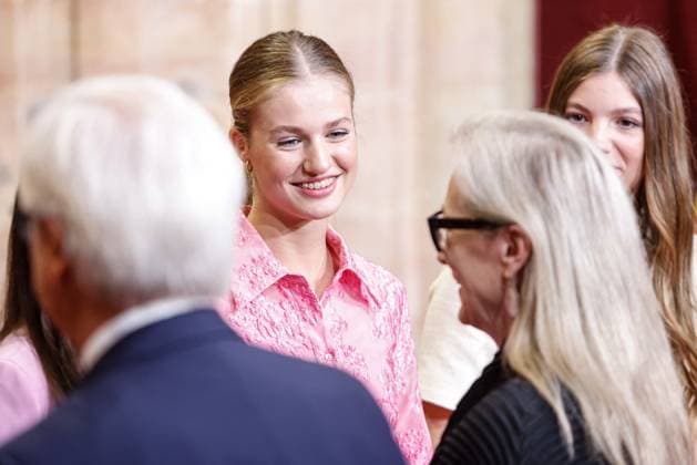 Spanien, Verleihung Prinzessin-von-Asturien-Preis in Oviedo Princess Of Asturias Awards Medals - Oviedo Meryl Streep, Queen Letizia of Spain, King Felipe of Spain, Princess Leonor, Princess Sofia attending the delivery of the Princess of Asturias awards medals 2023 at the Reconquista hotel on October 20, 2023 in Oviedo, Spain by Archie Andrews ABACAPRESS.COM Oviedo Spain  Copyright: xAndrewsxArchie ABACAx 872570_069 AndrewsxArchie ABACAx 872570_069