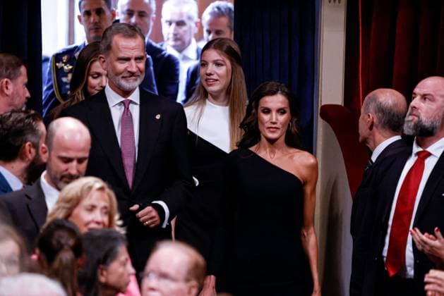 Princess of Asturias Awards Ceremony - Oviedo Princess Leonor, King Felipe VI, Queen Letizia and Infanta Sofia of Spain attending the Princesa de Asturias Awards at Teatro Campoamor on October 20, 2023 in Oviedo, Asturias, Spain. Photo by Archie Andrews ABACAPRESS.COM Oviedo Spain  Copyright: xAndrewsxArchie ABACAx 872625_044 AndrewsxArchie ABACAx 872625_044