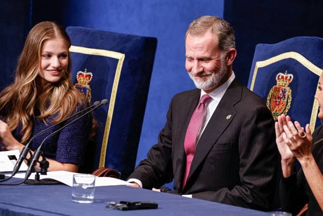 Princess of Asturias Awards Ceremony - Oviedo Princess Leonor and King Felipe VI of Spain attending the Princesa de Asturias Awards at Teatro Campoamor on October 20, 2023 in Oviedo, Asturias, Spain. Photo by Archie Andrews ABACAPRESS.COM Oviedo Spain  Copyright: xAndrewsxArchie ABACAx 872625_055 AndrewsxArchie ABACAx 872625_055