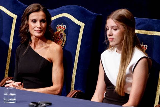 Princess of Asturias Awards Ceremony - Oviedo Queen Letizia and Infanta Sofia of Spain attending the Princesa de Asturias Awards at Teatro Campoamor on October 20, 2023 in Oviedo, Asturias, Spain. Photo by Archie Andrews ABACAPRESS.COM Oviedo Spain  Copyright: xAndrewsxArchie ABACAx 872625_074 AndrewsxArchie ABACAx 872625_074