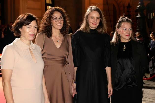 Angela Dorn and Bettina Blümner with guests at the 34 Hessian Film and Cinema Award 2023 ceremony at the Alte Oper Frankfurt, 20 10 2023 Foto:xP.xBackx xFuturexImagex filmpreis_hessen_3008