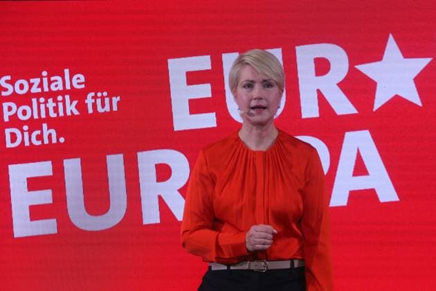 Blick am Sonnabend (21.10.2023) im Van der Valk Ressort Linstow (Landkreis Rostock) auf die Landesvertreterversammlung der SPD des Landes Mecklenburg Vorpommern zur Nominierung der Europakandidierenden. Die SPD wird mit einer Bundesliste zur Europawahl 2024 antreten. Diese Liste wird Ende Januar kommenden Jahres in Berlin aufgestellt. Alle Landesverbände melden für die Liste Kandidierende. Im Verlauf des Tages legte nun die Landes-SPD fest welche Person dies sein soll. Im Bild die Ministerpräsidentin des Landes MV Manuela Schwesig *** View on Saturday 21 10 2023 in the Van der Valk resort Linstow district Rostock on the state representative meeting of the SPD of the state of Mecklenburg Western Pomerania for the nomination of the Europe