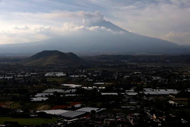 Monumental catrinas receive the Day of the Dead festivity in Atlixco, Mexico October 20, 2023, State of Puebla, Mexico: The Popocatepetl volcano seen from the municipality of Atlixco in the state of Puebla. on October 20, 2023 in State of Puebla, Mexico (Photo by Luis Barron Eyepix Group). Copyright: xLuisxBarronx xEyepixxGroupx LB_20231020_CATRINAS40