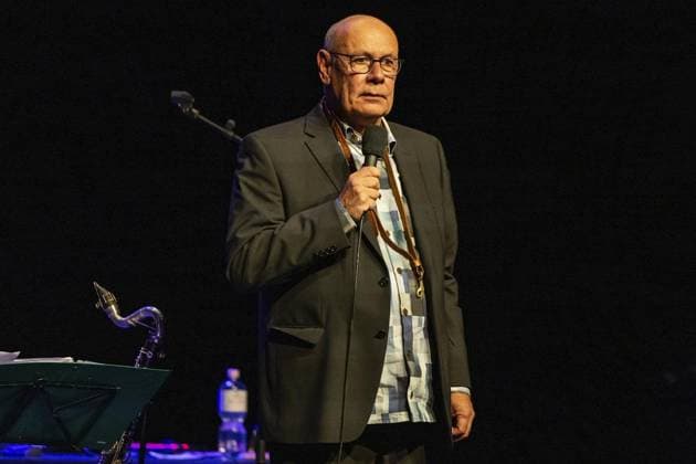 <p>Eckard Koltermann spricht am Samstag, dem 21.10.2023, bei der Verleihung des Jazz-Potts. Essen Copyright: JonasxRichter