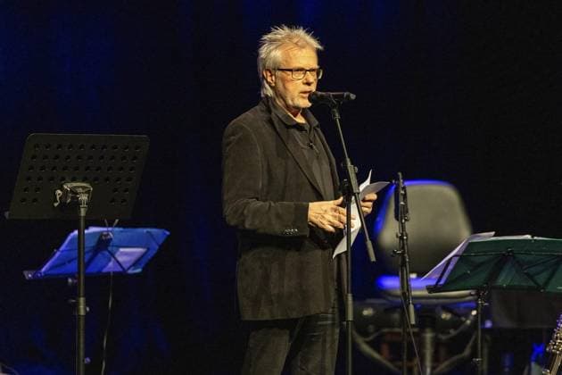 <p>Berthold Klostermann hält am Samstag, dem 21.10.2023, die Laudatio für Eckard Koltermann bei der Verleihung des Jazz-Potts. Essen Copyright: JonasxRichter
