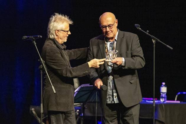 <p>Berthold Klostermann hält am Samstag, dem 21.10.2023, die Laudatio für Eckard Koltermann bei der Verleihung des Jazz-Potts. Essen Copyright: JonasxRichter