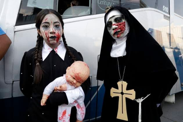 October 21, 2023, Mexico City, Mexico: Hundreds of people dressed as zombies participate in the zombie march in Mexico City. on October 21, 2023 in Mexico City, Mexico Mexico City Mexico - ZUMAe321 20231021_zia_e321_042 Copyright: xLuisxBarronx