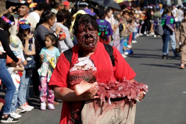 October 21, 2023, Mexico City, Mexico: Hundreds of people dressed as zombies participate in the zombie march in Mexico City. on October 21, 2023 in Mexico City, Mexico Mexico City Mexico - ZUMAe321 20231021_zia_e321_053 Copyright: xLuisxBarronx
