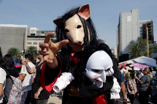 October 21, 2023, Mexico City, Mexico: Hundreds of people dressed as zombies participate in the zombie march in Mexico City. on October 21, 2023 in Mexico City, Mexico Mexico City Mexico - ZUMAe321 20231021_zia_e321_058 Copyright: xLuisxBarronx