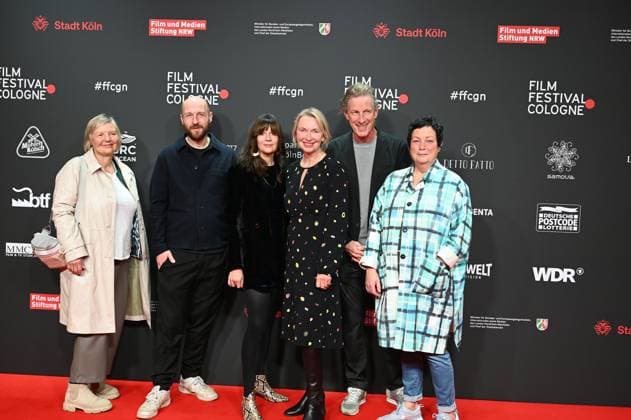 The jury and the winner of the Manfred Stelzer Award , 3 v l , which this year goes to director Sonja Heiss for WANN WIRD ES ENDLICH WIEDER, SO WIE ES NIE WAR at the 33 Film Festival Cologne, FFCGN at the Cologne Filmpalast