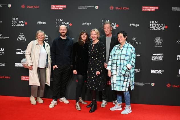 The jury and the winner of the Manfred Stelzer Award , 3 v l , which this year goes to director Sonja Heiss for WANN WIRD ES ENDLICH WIEDER, SO WIE ES NIE WAR at the 33 Film Festival Cologne, FFCGN at the Cologne Filmpalast