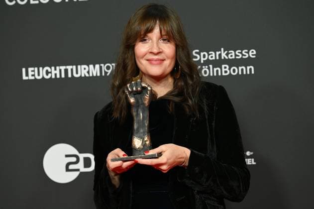 The Manfred Stelzer Award goes this year to director Sonja Heiss for WANN WIRD ES ENDLICH WIEDER, SO WIE ES NIE WAR at the 33 Film Festival Cologne, FFCGN in the Cologne Filmpalast.