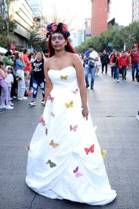 Caterinas Mega Parade - Mexico City A person dressed as Catrina takes part during the Annual Mega Parade of Catrinas 2023 as part of Day of the Dead (Dia de Muertos) celebration at Reforma Avenue. Mexico City, Mexico, October 22, 2023. Photo by Carlos Tischler Eyepix Group ABACAPRESS.COM Mexico City Mexico  Copyright: xTischlerxCarlos Eyepix ABACAx 872841_002 TischlerxCarlos Eyepix ABACAx 872841_002