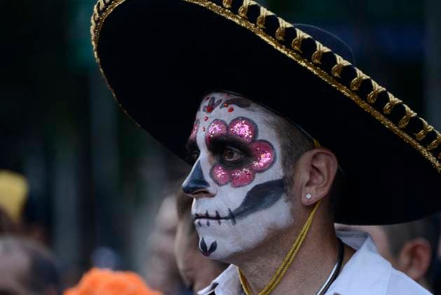 Caterinas Mega Parade - Mexico City A person dressed as Catrina takes part during the Annual Mega Parade of Catrinas 2023 as part of Day of the Dead (Dia de Muertos) celebration at Reforma Avenue. Mexico City, Mexico, October 22, 2023. Photo by Carlos Tischler Eyepix Group ABACAPRESS.COM Mexico City Mexico  Copyright: xTischlerxCarlos Eyepix ABACAx 872841_003 TischlerxCarlos Eyepix ABACAx 872841_003