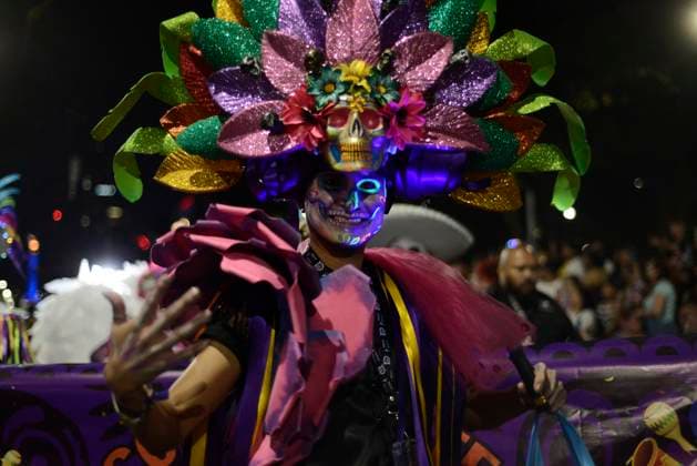 Caterinas Mega Parade - Mexico City A person dressed as Catrina takes part during the Annual Mega Parade of Catrinas 2023 as part of Day of the Dead (Dia de Muertos) celebration at Reforma Avenue. Mexico City, Mexico, October 22, 2023. Photo by Carlos Tischler Eyepix Group ABACAPRESS.COM Mexico City Mexico  Copyright: xTischlerxCarlos Eyepix ABACAx 872841_014 TischlerxCarlos Eyepix ABACAx 872841_014