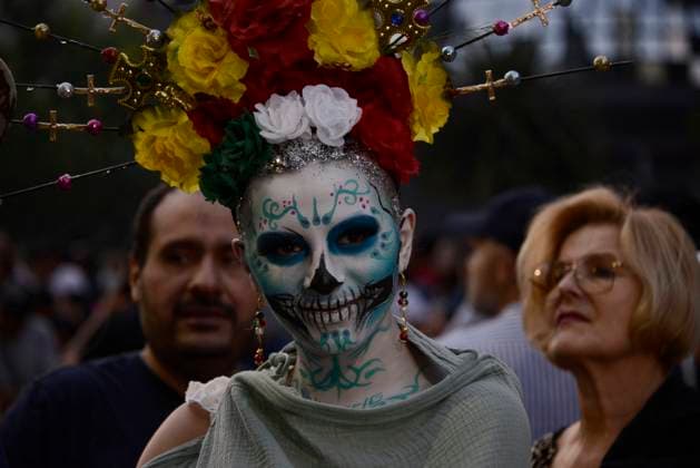 Caterinas Mega Parade - Mexico City A person dressed as Catrina takes part during the Annual Mega Parade of Catrinas 2023 as part of Day of the Dead (Dia de Muertos) celebration at Reforma Avenue. Mexico City, Mexico, October 22, 2023. Photo by Carlos Tischler Eyepix Group ABACAPRESS.COM Mexico City Mexico  Copyright: xTischlerxCarlos Eyepix ABACAx 872841_009 TischlerxCarlos Eyepix ABACAx 872841_009