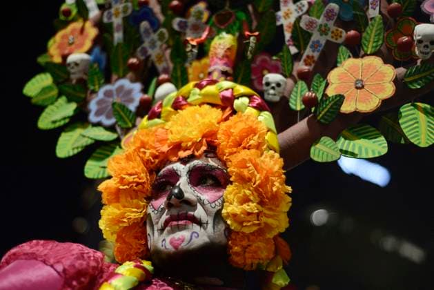 Caterinas Mega Parade - Mexico City A person dressed as Catrina takes part during the Annual Mega Parade of Catrinas 2023 as part of Day of the Dead (Dia de Muertos) celebration at Reforma Avenue. Mexico City, Mexico, October 22, 2023. Photo by Carlos Tischler Eyepix Group ABACAPRESS.COM Mexico City Mexico  Copyright: xTischlerxCarlos Eyepix ABACAx 872841_012 TischlerxCarlos Eyepix ABACAx 872841_012