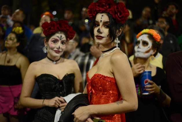 Caterinas Mega Parade - Mexico City A person dressed as Catrina takes part during the Annual Mega Parade of Catrinas 2023 as part of Day of the Dead (Dia de Muertos) celebration at Reforma Avenue. Mexico City, Mexico, October 22, 2023. Photo by Carlos Tischler Eyepix Group ABACAPRESS.COM Mexico City Mexico  Copyright: xTischlerxCarlos Eyepix ABACAx 872841_013 TischlerxCarlos Eyepix ABACAx 872841_013