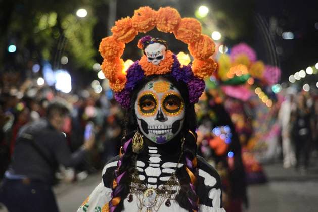 Caterinas Mega Parade - Mexico City A person dressed as Catrina takes part during the Annual Mega Parade of Catrinas 2023 as part of Day of the Dead (Dia de Muertos) celebration at Reforma Avenue. Mexico City, Mexico, October 22, 2023. Photo by Carlos Tischler Eyepix Group ABACAPRESS.COM Mexico City Mexico  Copyright: xTischlerxCarlos Eyepix ABACAx 872841_027 TischlerxCarlos Eyepix ABACAx 872841_027