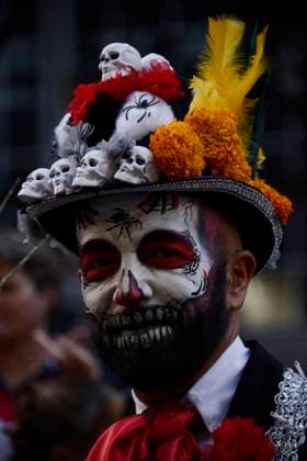 Caterinas Mega Parade - Mexico City A person dressed as Catrina takes part during the Annual Mega Parade of Catrinas 2023 as part of Day of the Dead (Dia de Muertos) celebration at Reforma Avenue. Mexico City, Mexico, October 22, 2023. Photo by Carlos Tischler Eyepix Group ABACAPRESS.COM Mexico City Mexico  Copyright: xTischlerxCarlos Eyepix ABACAx 872841_032 TischlerxCarlos Eyepix ABACAx 872841_032