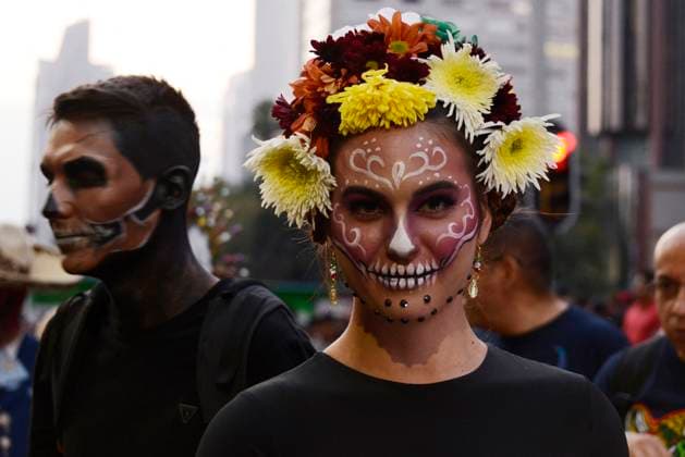 Caterinas Mega Parade - Mexico City A person dressed as Catrina takes part during the Annual Mega Parade of Catrinas 2023 as part of Day of the Dead (Dia de Muertos) celebration at Reforma Avenue. Mexico City, Mexico, October 22, 2023. Photo by Carlos Tischler Eyepix Group ABACAPRESS.COM Mexico City Mexico  Copyright: xTischlerxCarlos Eyepix ABACAx 872841_033 TischlerxCarlos Eyepix ABACAx 872841_033
